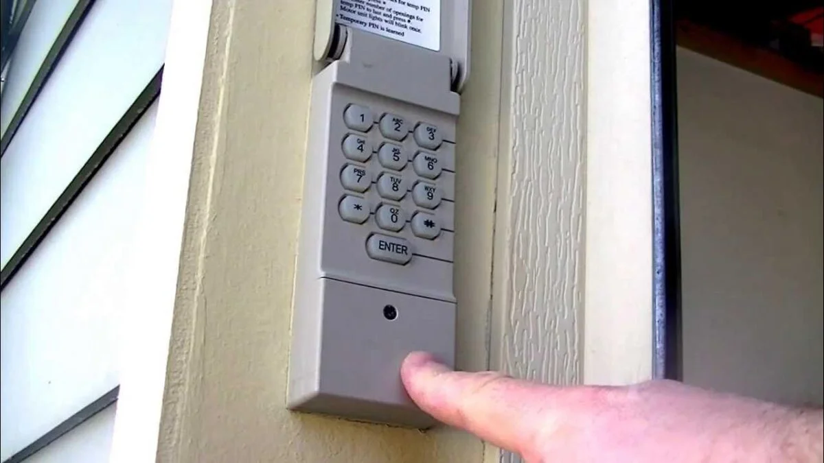 Calgary garage door repair service